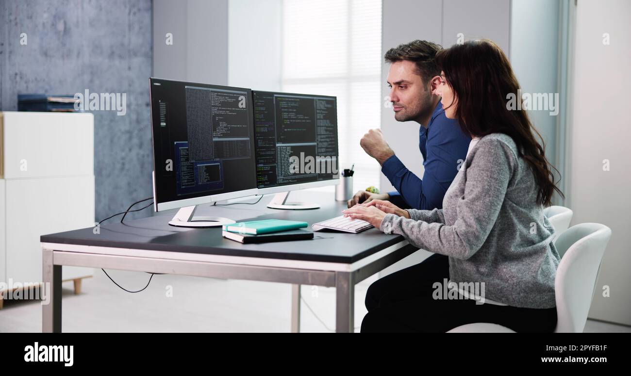 Agile Paarprogrammierung Und Extreme Codierung Stock Photo
