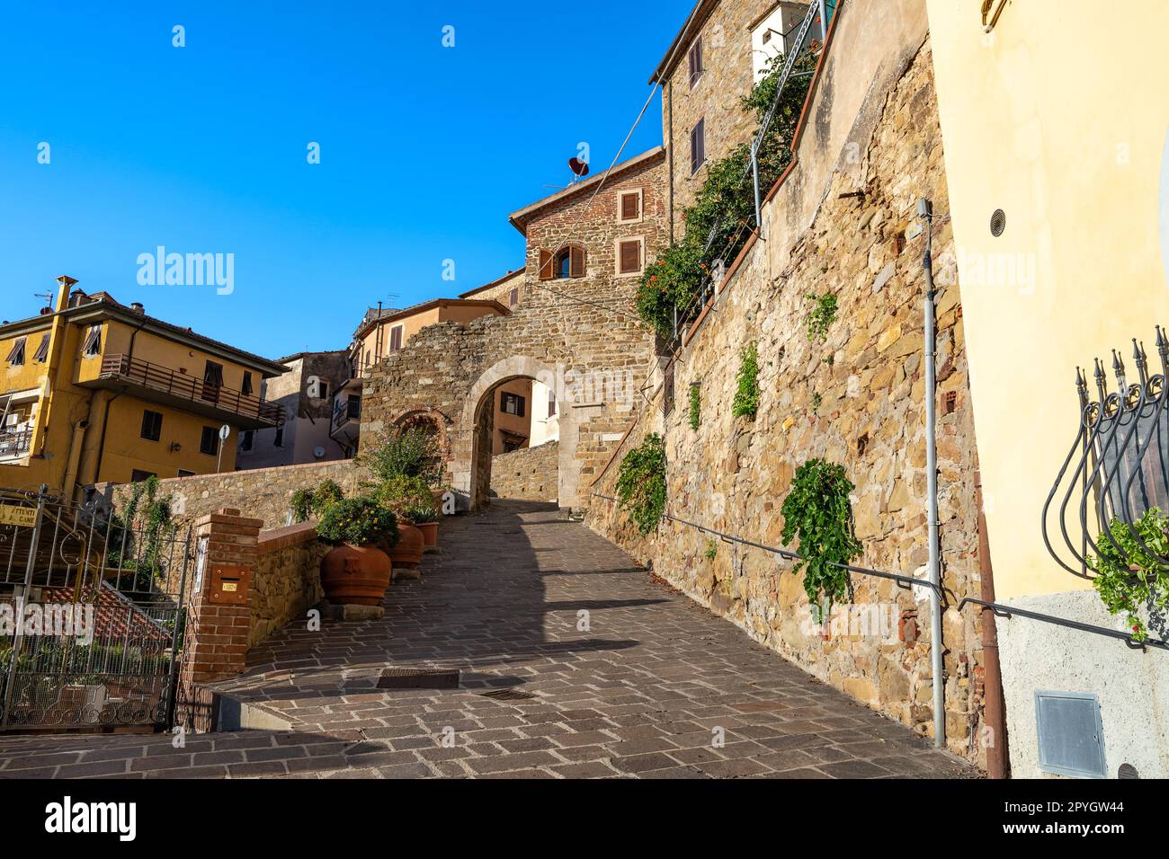 Porta Pisana Gate In The Medieval Walls Of Scarlino Built In The 11th porta-pisana-gate-in-the-medieval-walls-of-scarlino-built-in-the-11th