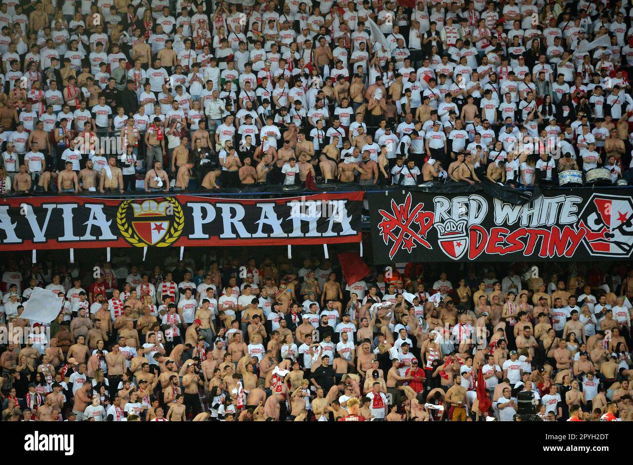 Sk slavia prague fans hi-res stock photography and images - Alamy