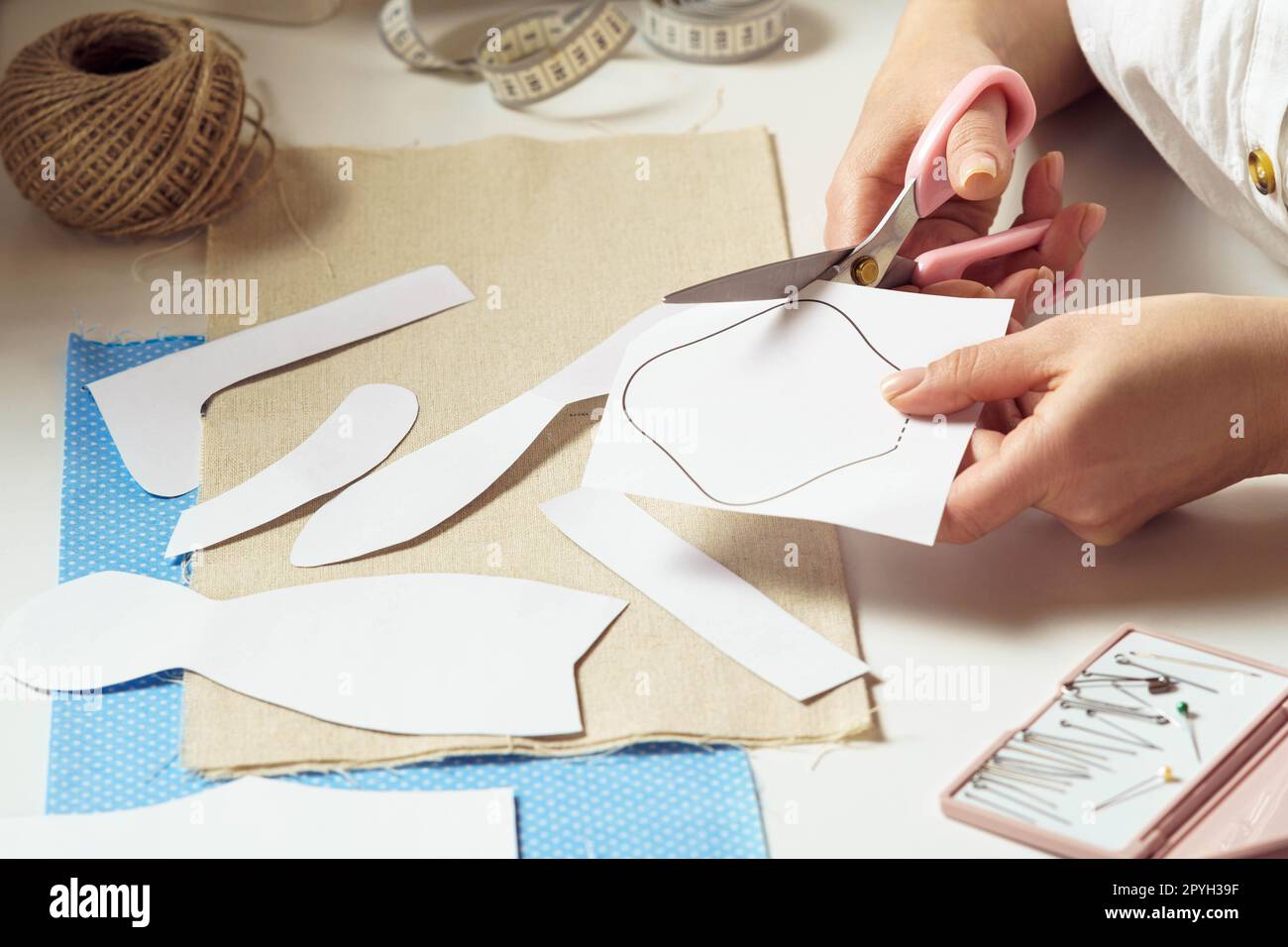 Tracing paper sewing hi-res stock photography and images - Alamy
