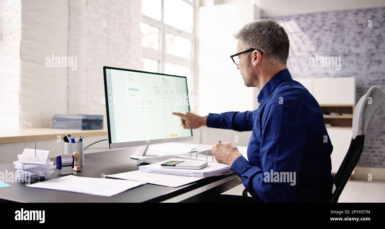 Invoice software hi-res stock photography and images - Alamy