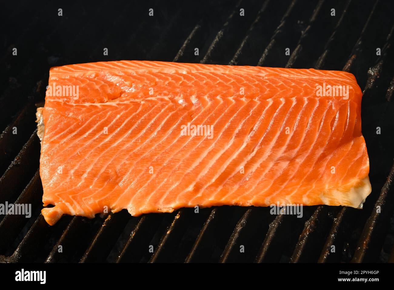 Searing and smoking salmon fish fillet on grill Stock Photo Alamy