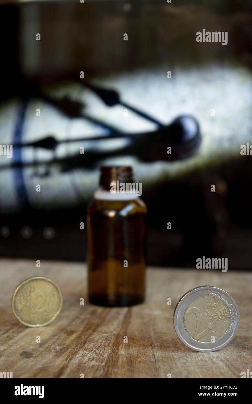 Money with clock hi-res stock photography and images - Alamy