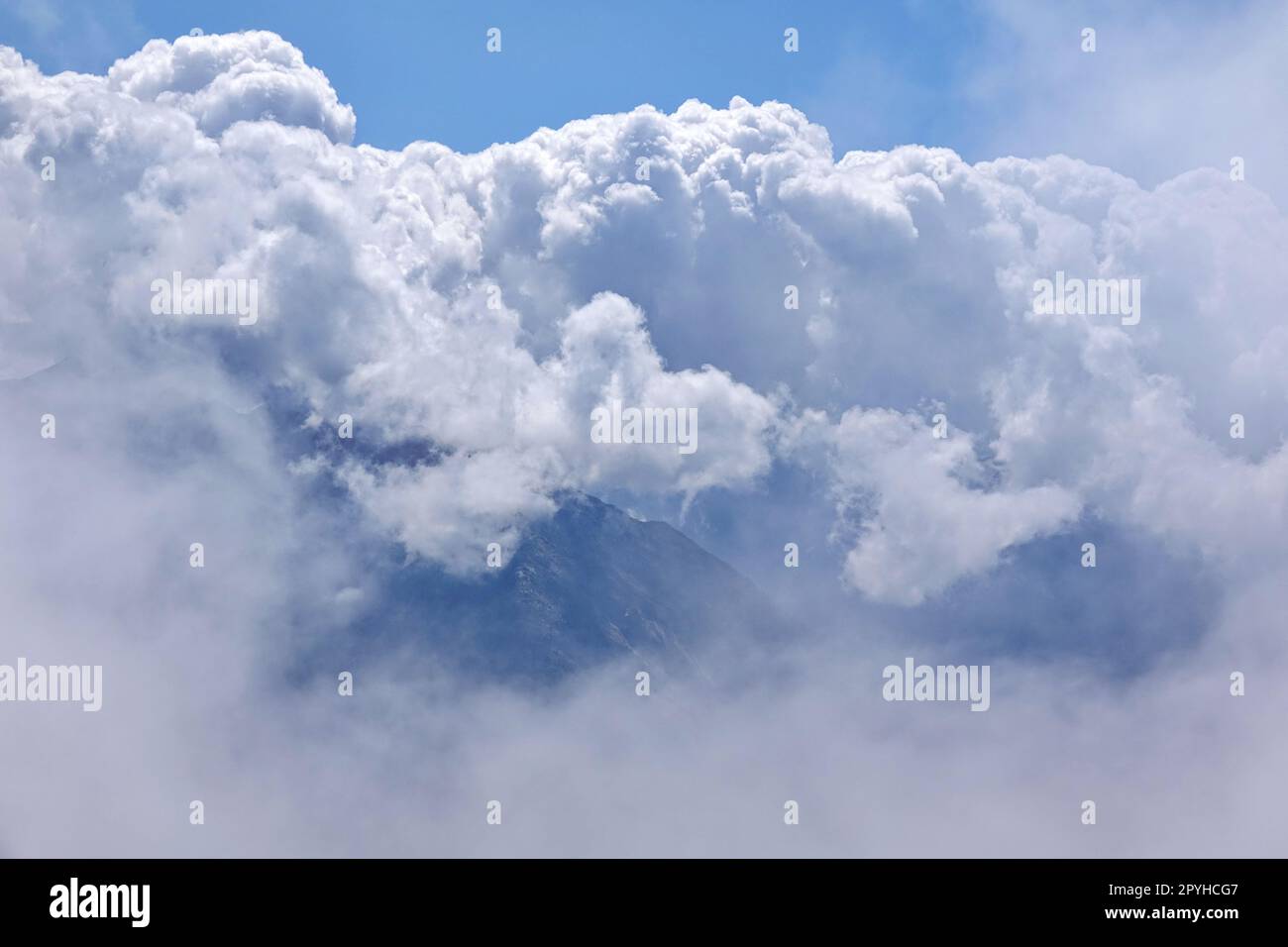 Wolken am Jaufenpass Stock Photo