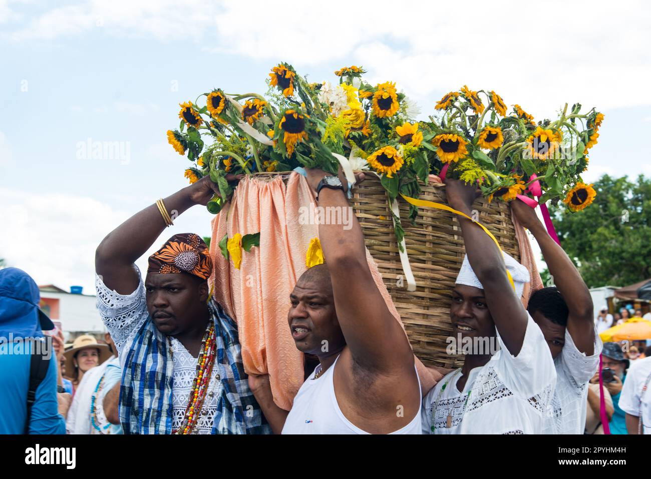 Black father son carrying hi-res stock photography and images - Alamy