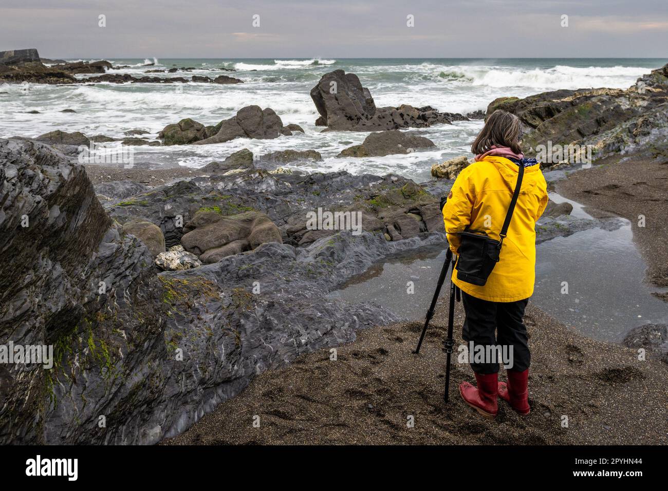 Owenahincha, West Cork, Ireland. 3rd May, 2023. There were high winds and big waves at Owenahincha Beach this evening. Members of Clonakilty Camera Club were out in force making the most of the weather to take pictures on the beach. Credit: AG News/Alamy Live News. Stock Photo