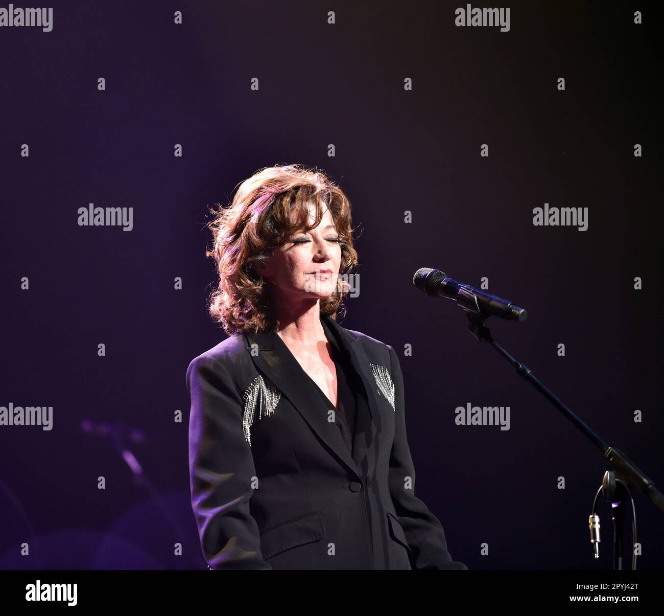 May 3, 2023, Virginia Beach, Virginia, USA: Six time Grammy winner, 22 GMA Dove award winner AMY GRANT entertains the folks at the Sandler Center in Virginia Beach, Virginia 3 May 2023.Â© Jeff Moore (Credit Image: © Jeff Moore/ZUMA Press Wire) EDITORIAL USAGE ONLY! Not for Commercial USAGE! Stock Photo