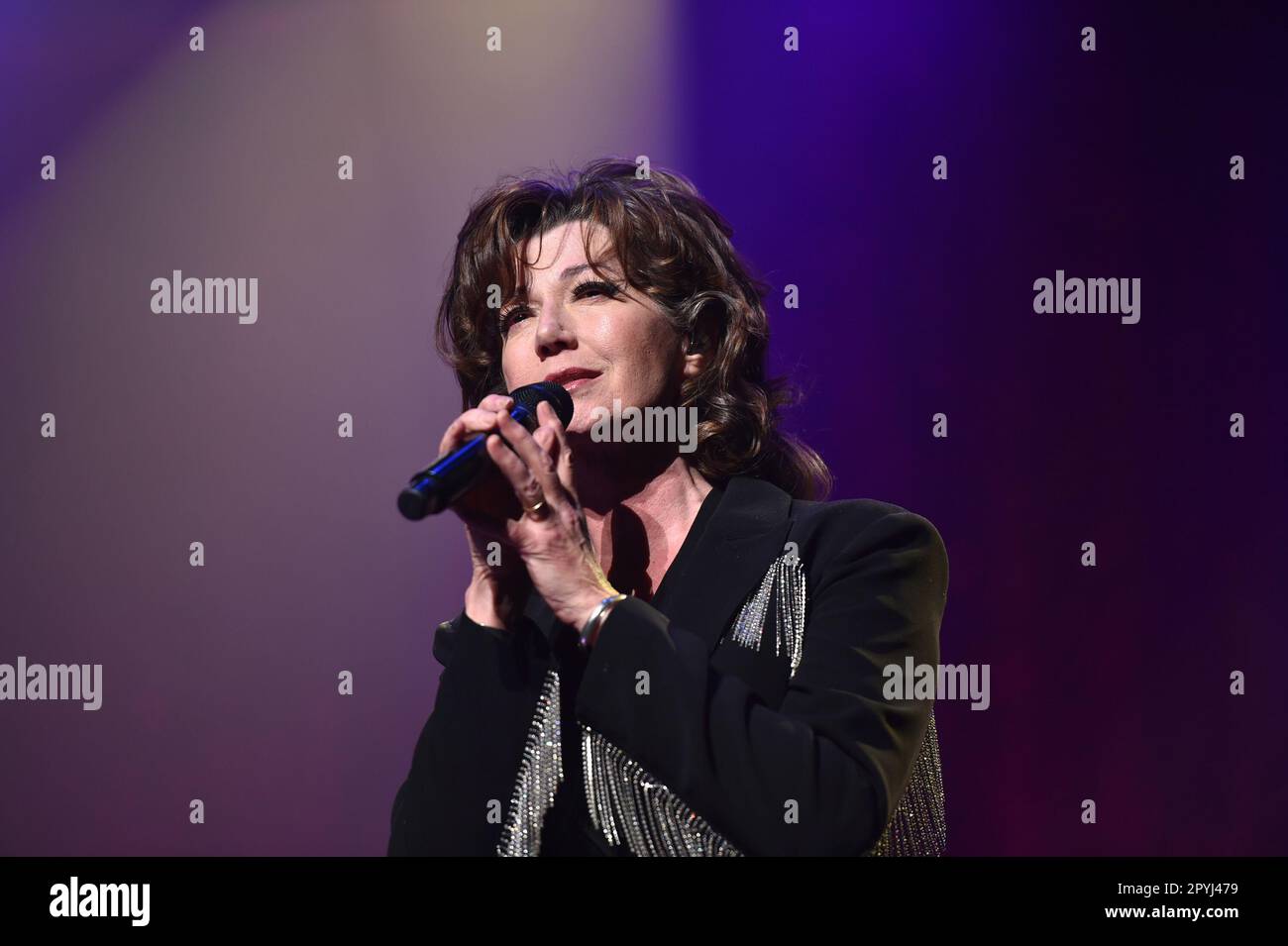 May 3, 2023, Virginia Beach, Virginia, USA: Six time Grammy winner, 22 GMA Dove award winner AMY GRANT entertains the folks at the Sandler Center in Virginia Beach, Virginia 3 May 2023.Â© Jeff Moore (Credit Image: © Jeff Moore/ZUMA Press Wire) EDITORIAL USAGE ONLY! Not for Commercial USAGE! Stock Photo