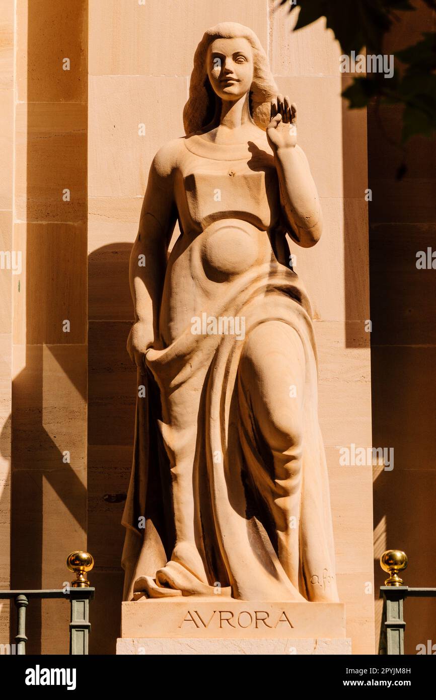 Escultura de europa hi-res stock photography and images - Alamy