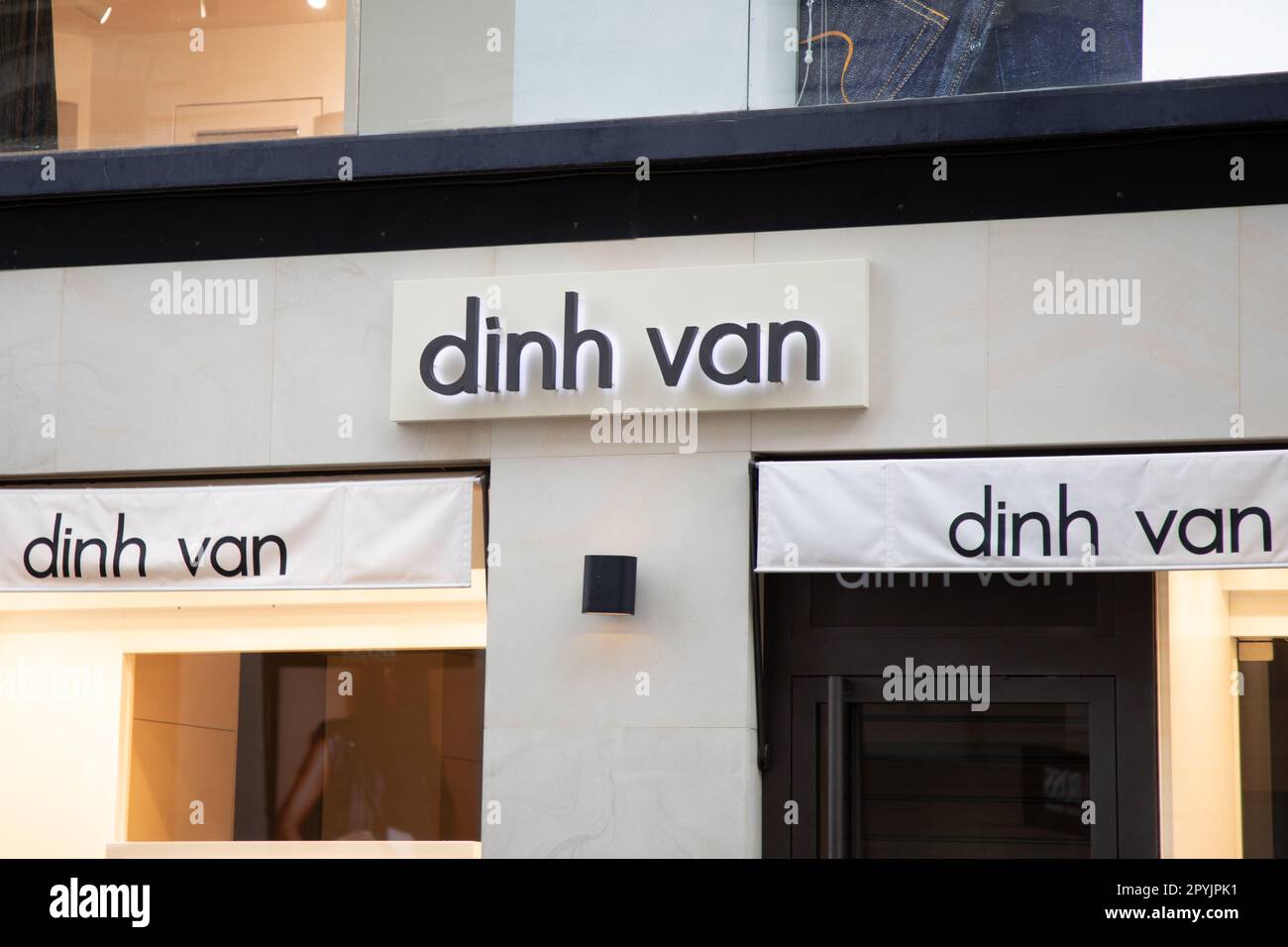 lyon , Aura France - 05 01 2023 : Dinh Van jewellery boutique logo brand  and text sign front facade store commercial fashion shop jewelry Stock  Photo - Alamy