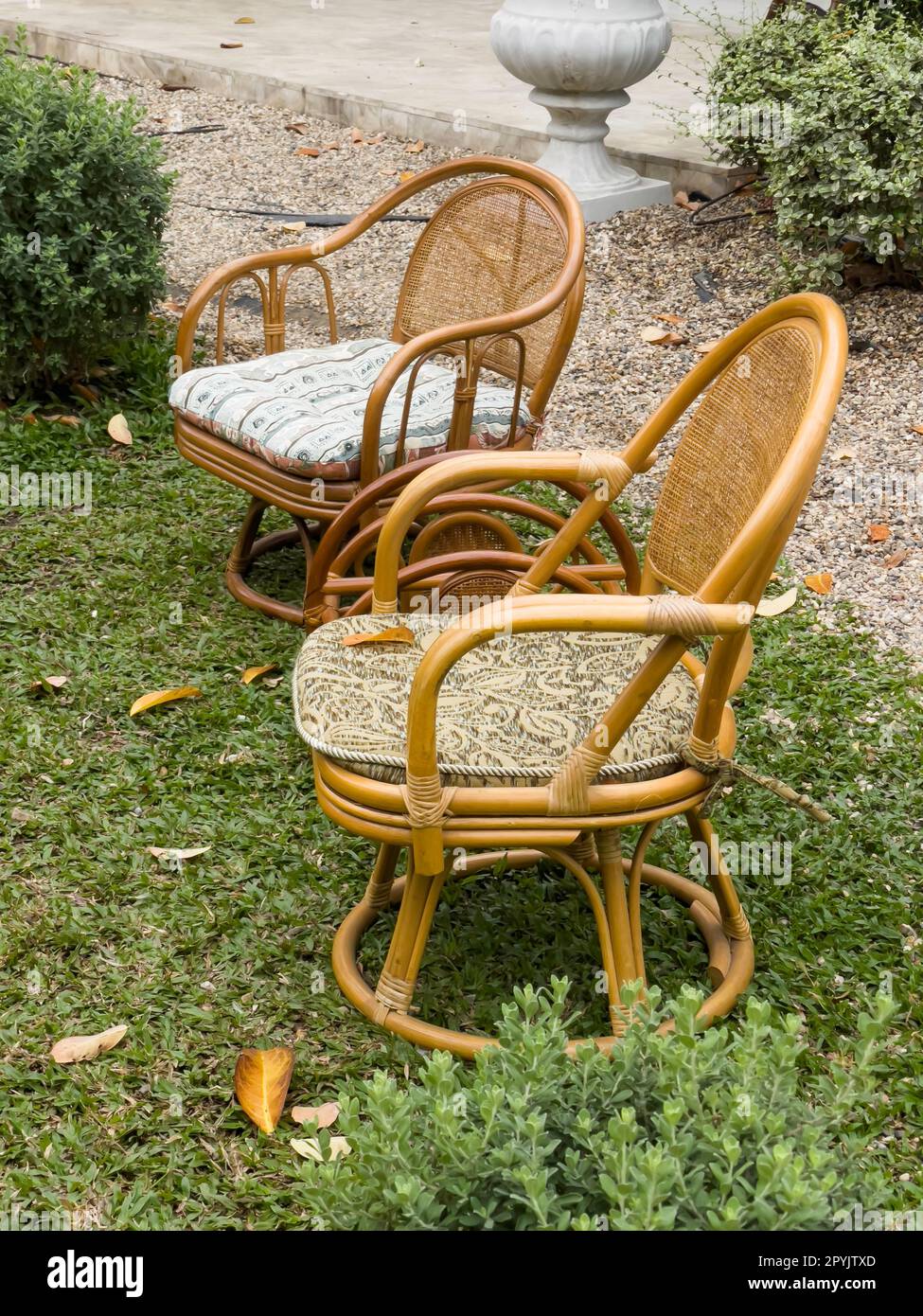 Outdoor furniture of hires stock photography and images Alamy