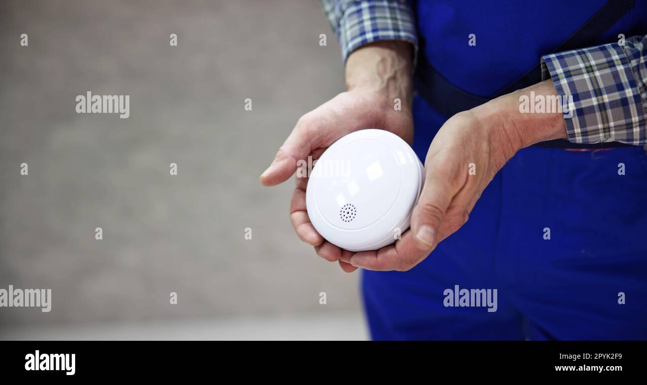 Installation of smoke detector hires stock photography and images Alamy