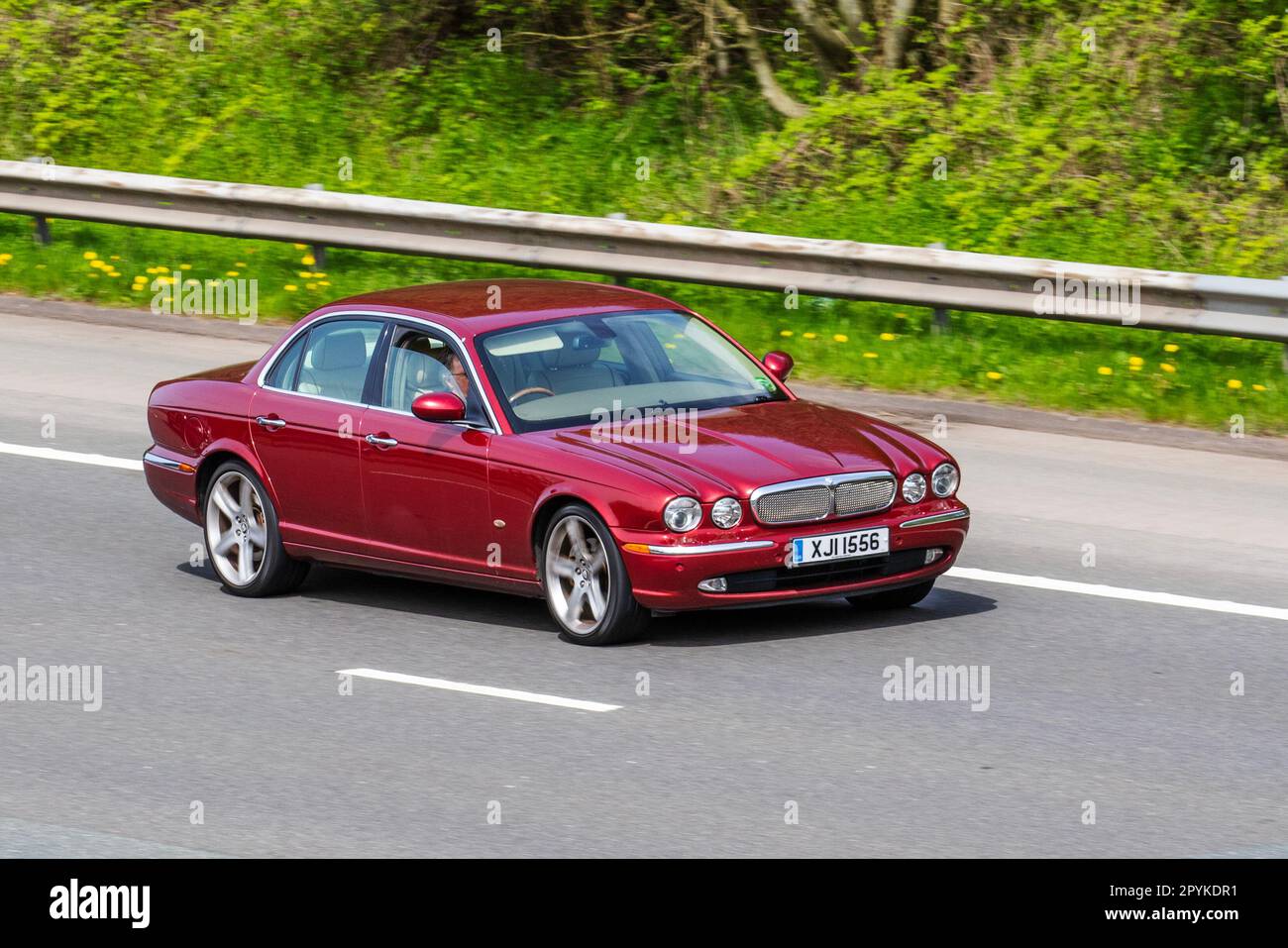 2007 Red British Jaguar XJ Sovereign Tdvi Auto;  travelling on the M61 motorway UK Stock Photo