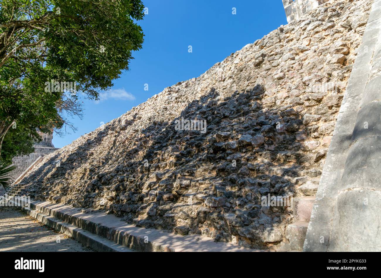 Back wall of the ball court, Juego de Pelota, Chichen Itzá, Mayan ruins