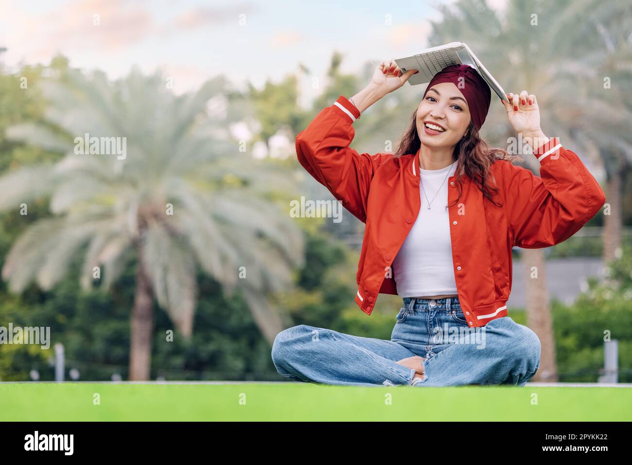 Stunned crazy girl stares with scared expression, covers mouth with both  hands, wears gray T-shirt, poses against pink background. People and  emotion concept Stock Photo | Adobe Stock