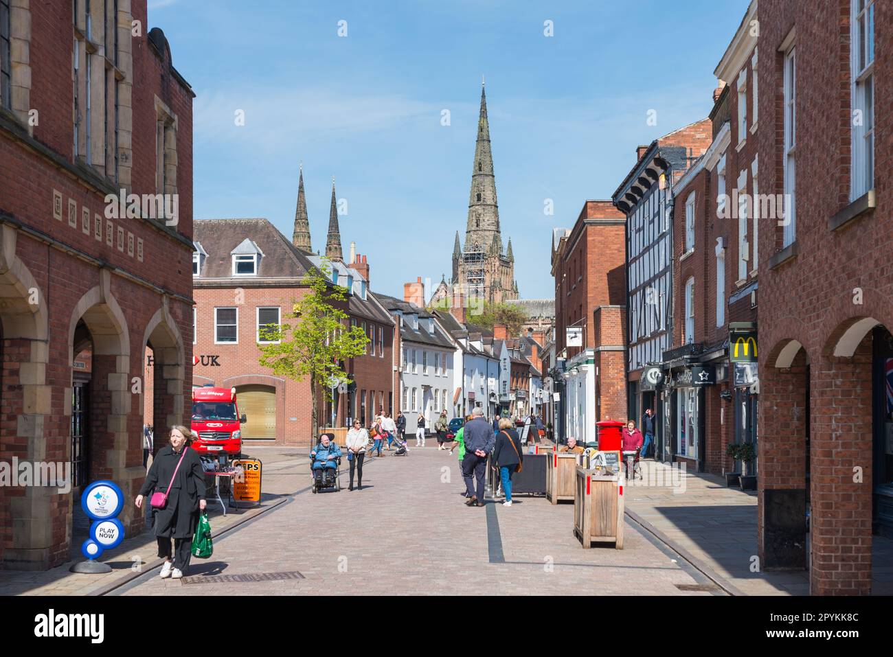 Shops and cafes in Dam Street, Lichfield, Staffordshire Stock Photo
