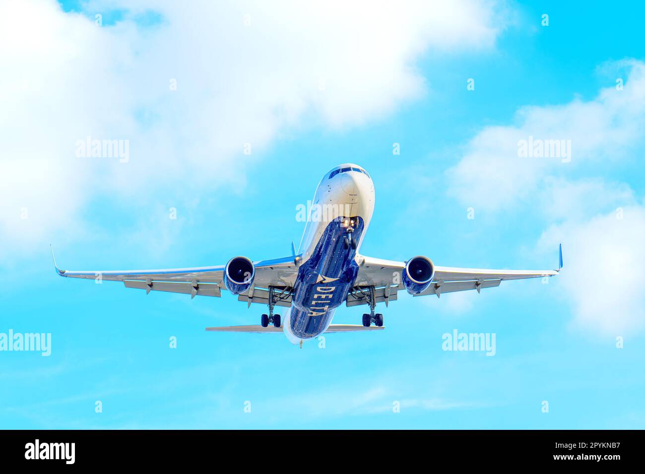 Los Angeles, California - December 28, 2022: Descent of a Delta Air Lines plane as it approaches its landing Stock Photo