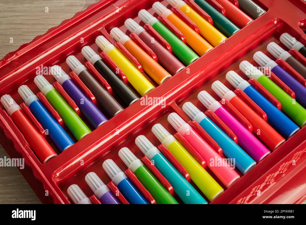 Colored markers hi-res stock photography and images - Alamy