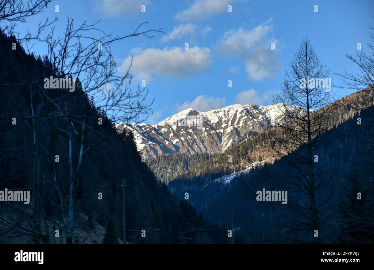 Brenner, Brennerpass, Alpenhauptkamm, Wipptal, Südtirol, Grenze, Tirol, Italien, Österreich, Berg, Gipfel, Alpen, Alpenüberquerung, Pass, Verkehrsweg, Stock Photo