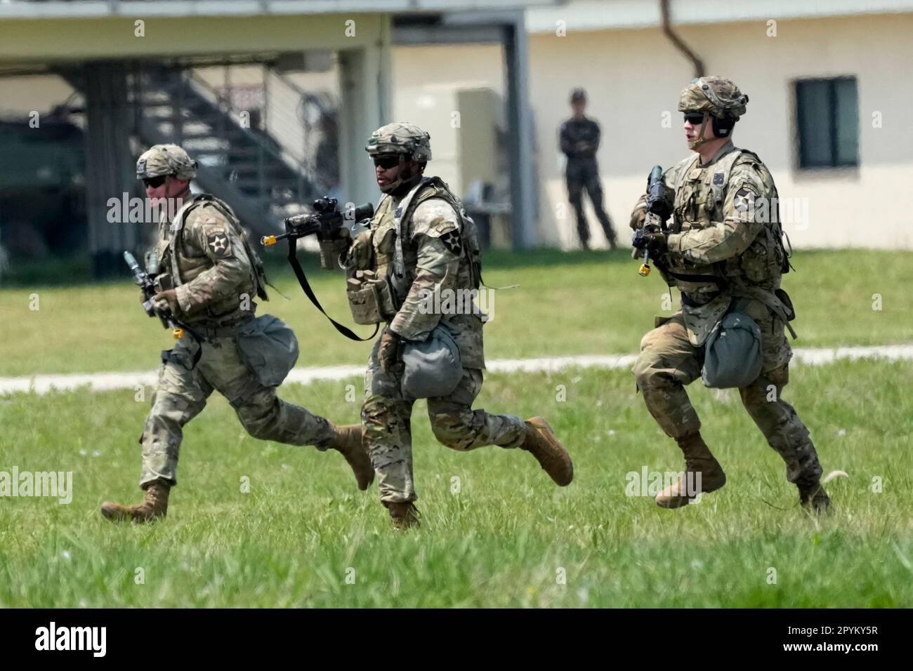U.S. soldiers from the 2nd Infantry Division compete in an air assault ...