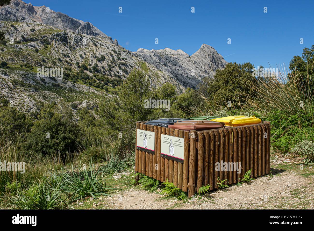 contenedores para separacion de basuras, Área Recreativa de Sa Font des Noguer, Escorca, , Mallorca, Balearic Islands, Spain Stock Photo
