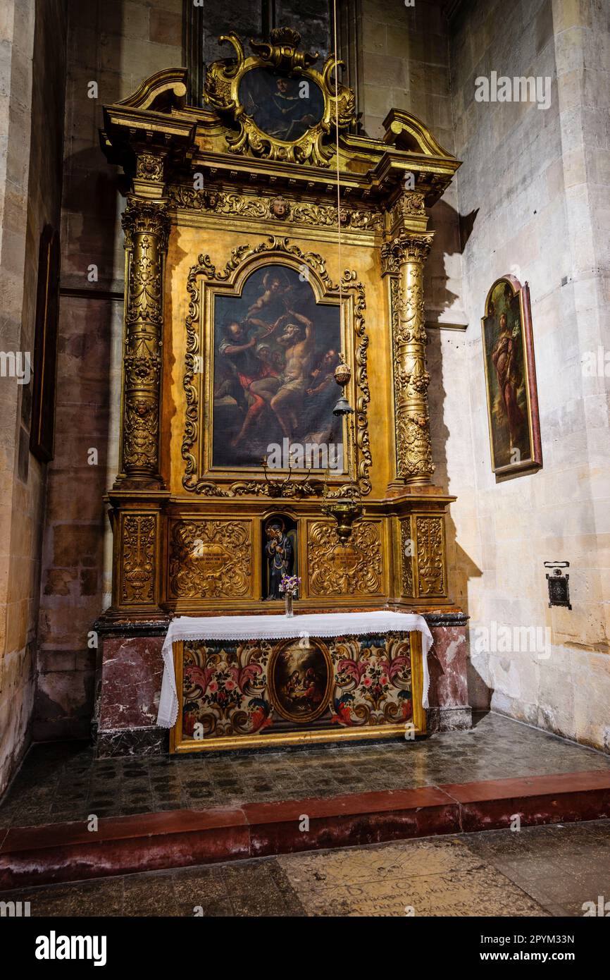 capilla de San Bartolome, retablo del siglo XVII, iglesia gotica de Santa Eulalia, siglos XIV-XIX, plaza de Santa Eularia, Mallorca, Islas Baleares, Stock Photo