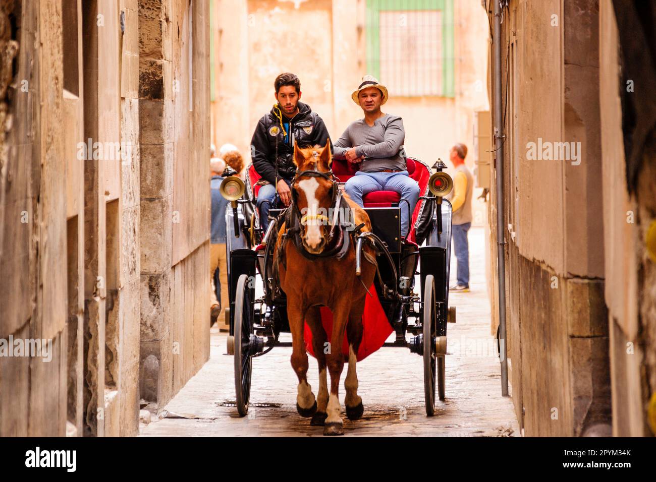 coche de caballos en un callejon,Palma, mallorca, islas baleares, Spain, europa Stock Photo