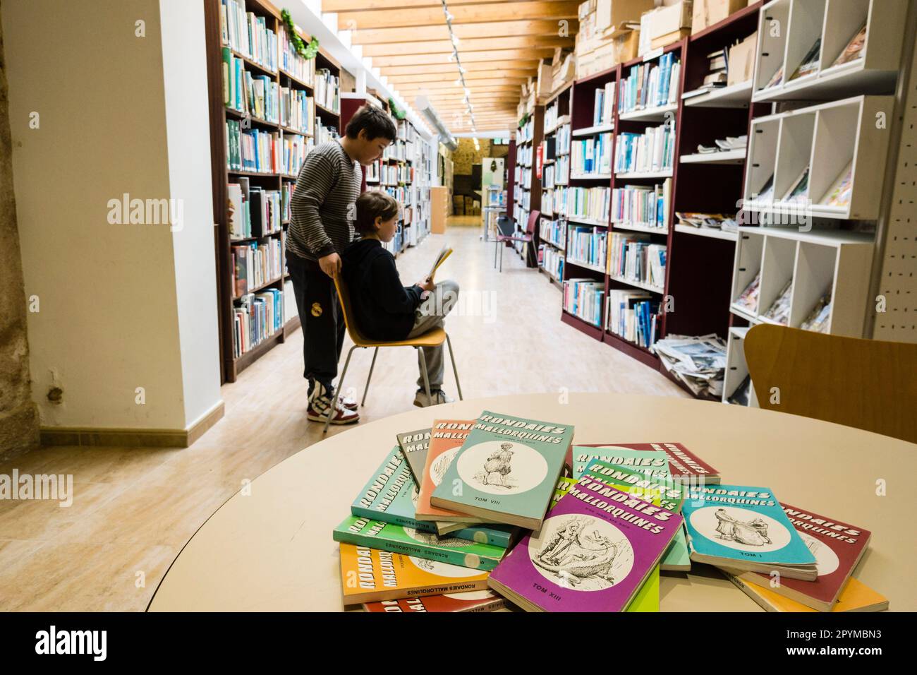 libros de Rondalles, biblioteca Ca Ses Gotleves, Llucmajor, Mallorca, Balearic Islands, Spain Stock Photo