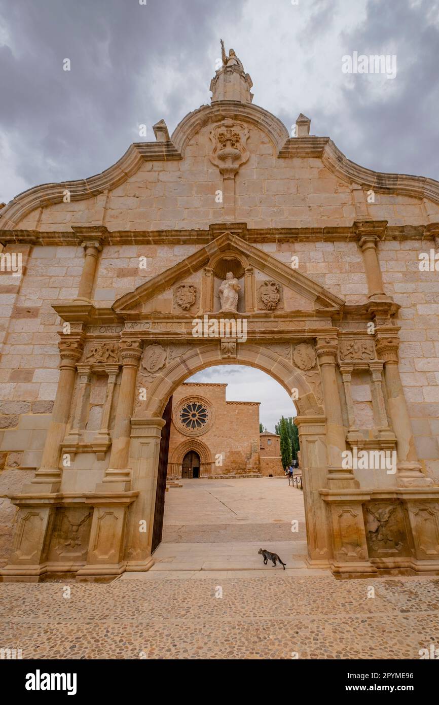 portal de entrada, monasterio de Santa María la Real de Huerta,  construido entre los siglos XII y XVI,  Santa María de Huerta, Soria,  comunidad autó Stock Photo