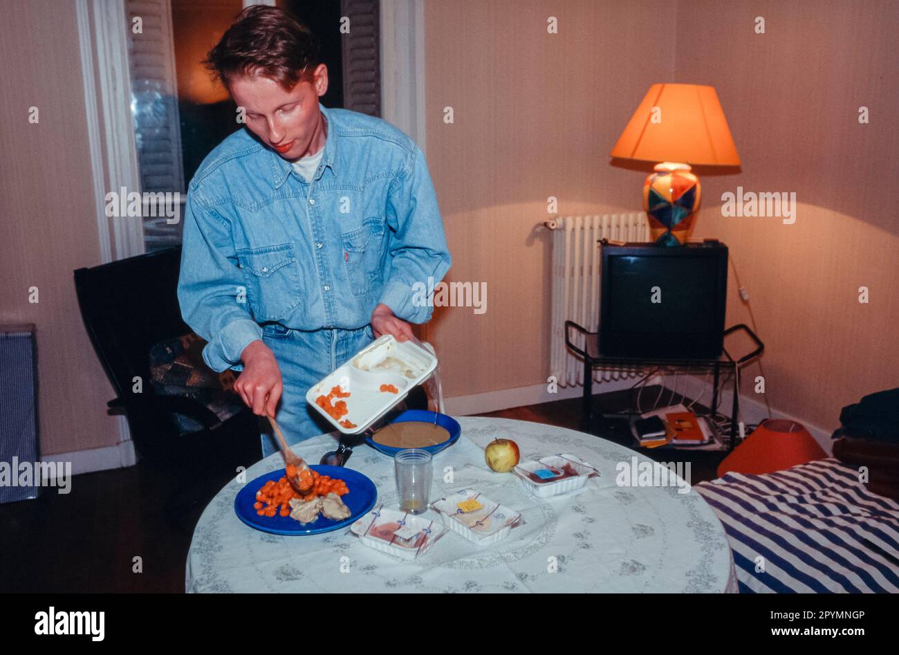 Paris, France, HIV Positive Man Receiving Home Meal from French AIDS Association, 1996, Sidaction Organisation, Archives Photo Stock Photo