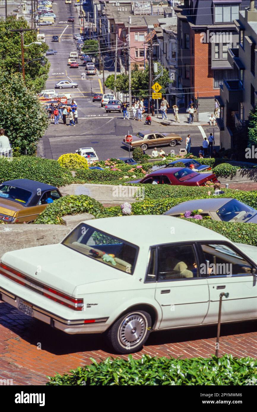 1989: A famous one-block section of San Francisco's Lombard Street features eight hairpin turns. Stock Photo