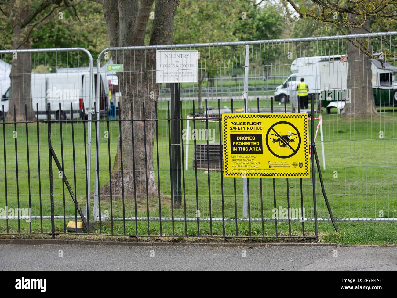 Windsor, Berkshire, UK. 4th May, 2023. Police flight safety notices