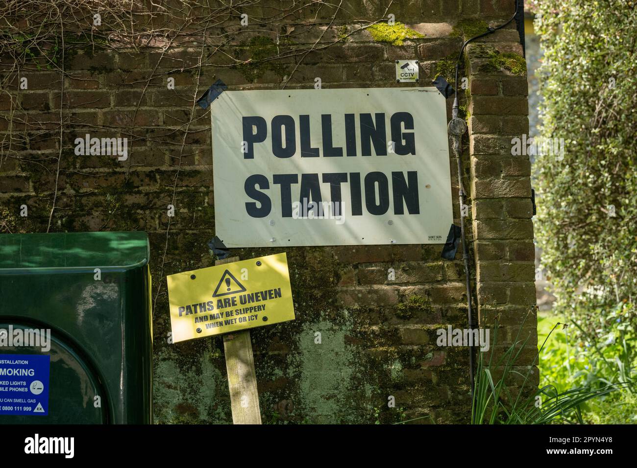 Brentwood, UK. 04th May, 2023. Brentwood Essex 04 May 2023 Voters and signage at local polling stations including voter identity checks at Brentwood Essex Polling Station at St Peter's Church Credit: Ian Davidson/Alamy Live News Stock Photo