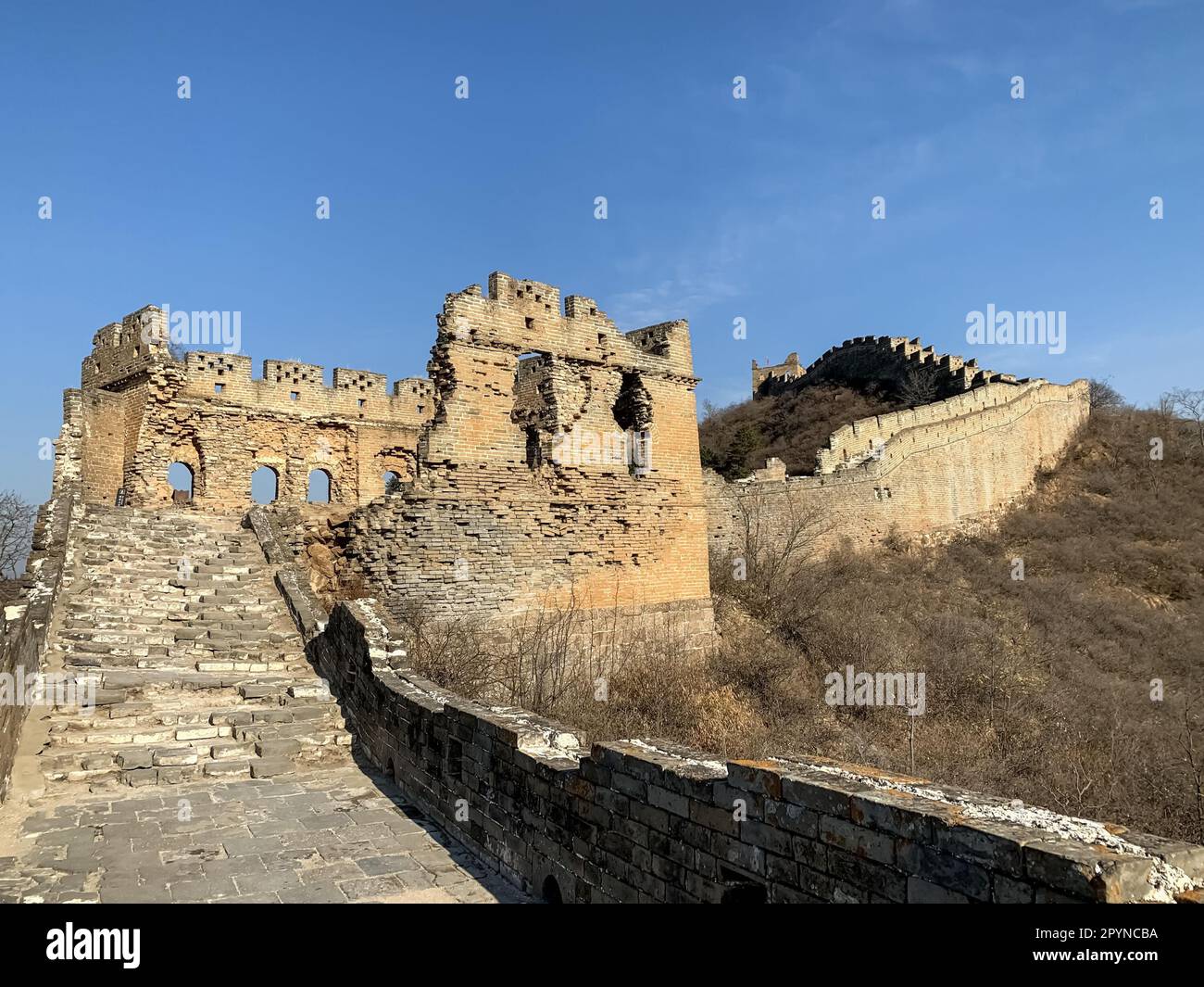 Great wall of china fog hi-res stock photography and images - Alamy