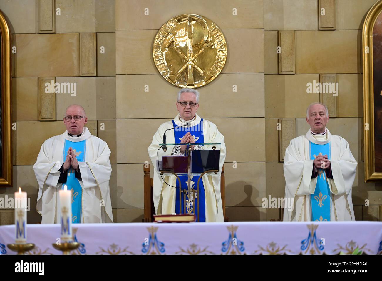 Feierlichkeiten zum 232. Jahrestag der Verabschiedung der Verfassung vom 3. Mai - Heilige Messe für die Heimat - Kirche St. Bonifatius. Zgorzelec, Pol Stock Photo