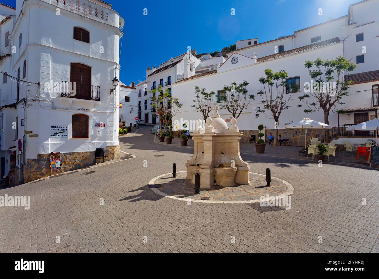 Malaga spain spanish white house hi-res stock photography and images ...