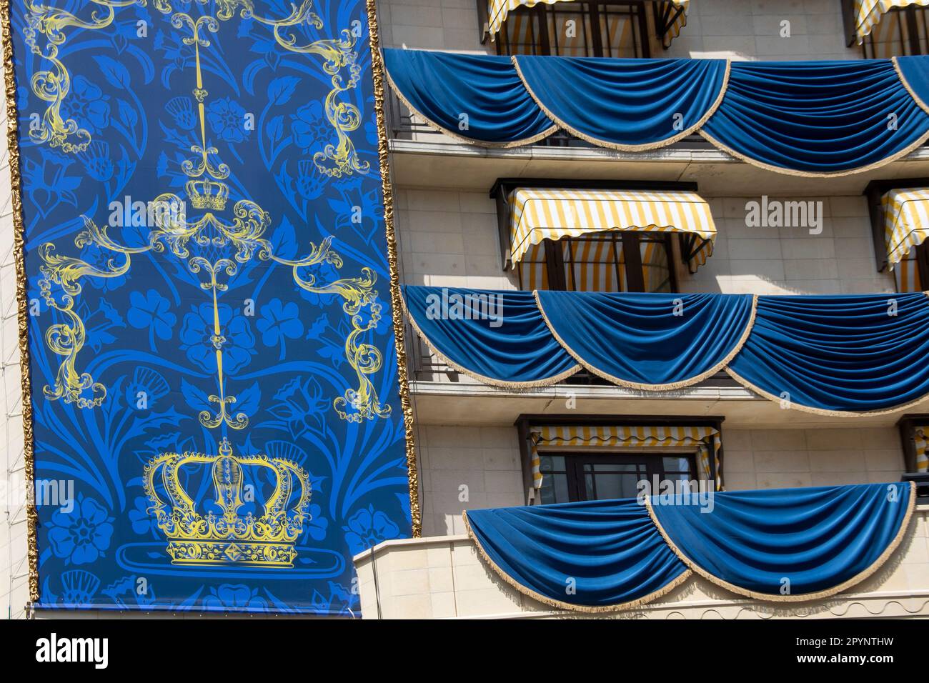 London, UK. 04th May, 2023. The Dorchester Hotel, set to host numerous high-ranking officials for the festivities, is fully prepared for Coronation Day. Credit: Sinai Noor/Alamy Live News Stock Photo