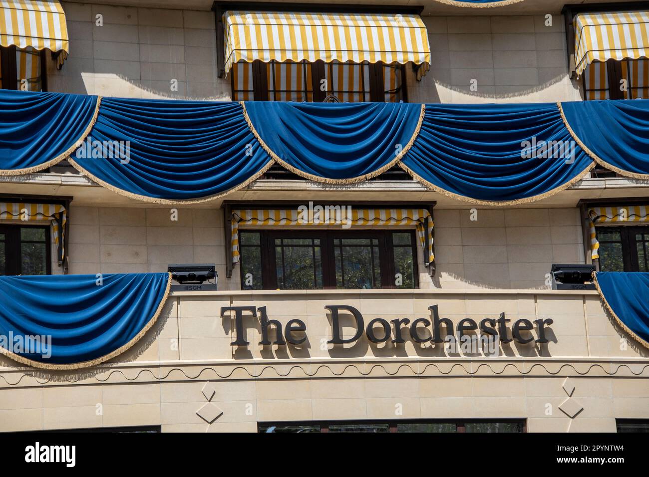 London, UK. 04th May, 2023. The Dorchester Hotel, set to host numerous high-ranking officials for the festivities, is fully prepared for Coronation Day. Credit: Sinai Noor/Alamy Live News Stock Photo