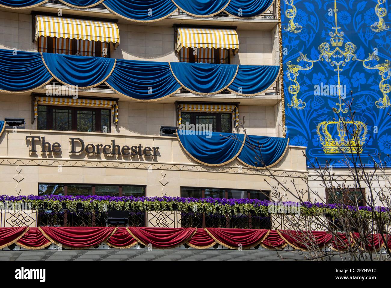 London, UK. 04th May, 2023. The Dorchester Hotel, set to host numerous high-ranking officials for the festivities, is fully prepared for Coronation Day. Credit: Sinai Noor/Alamy Live News Stock Photo