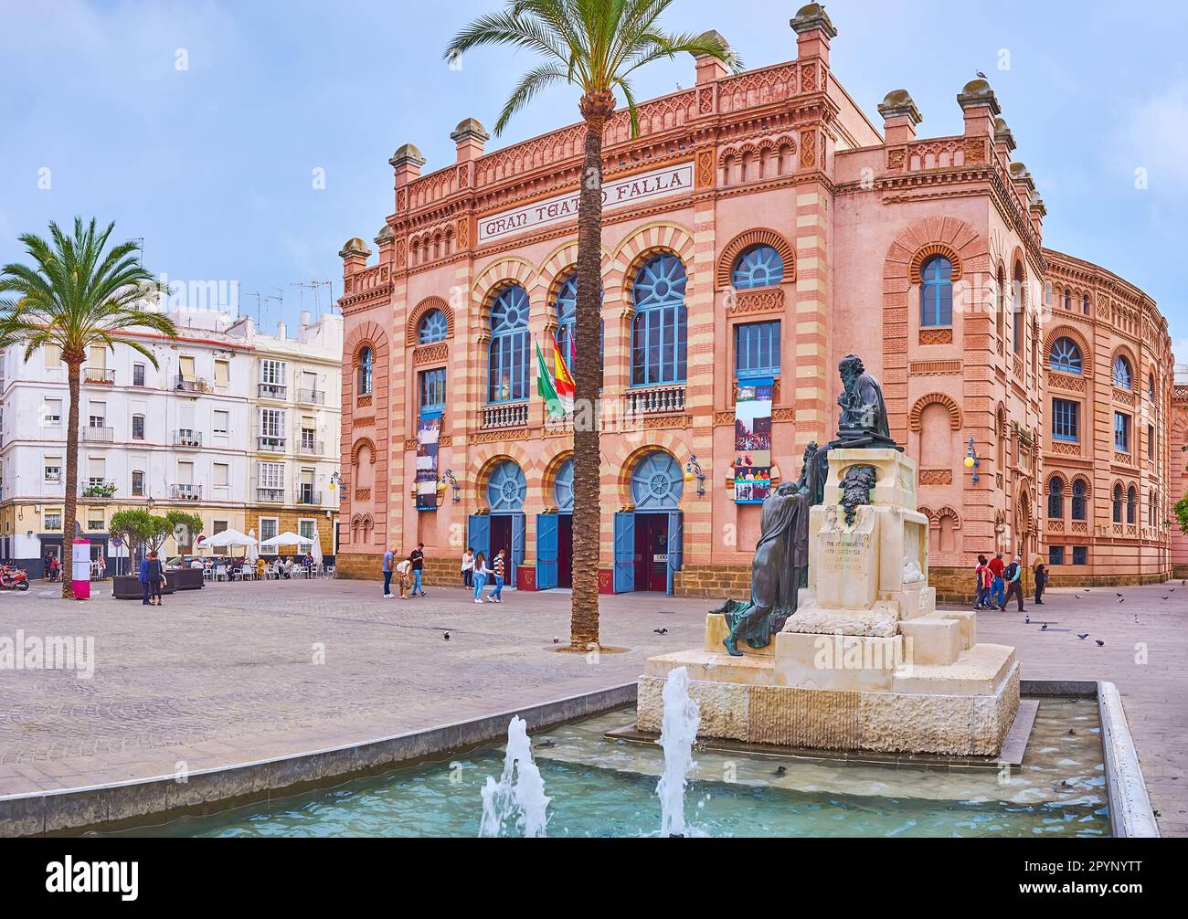 The fountain and bronze monument to Cayetano del Toro against the Gran Teatro Falla theatre, Cadiz, Spain Stock Photo