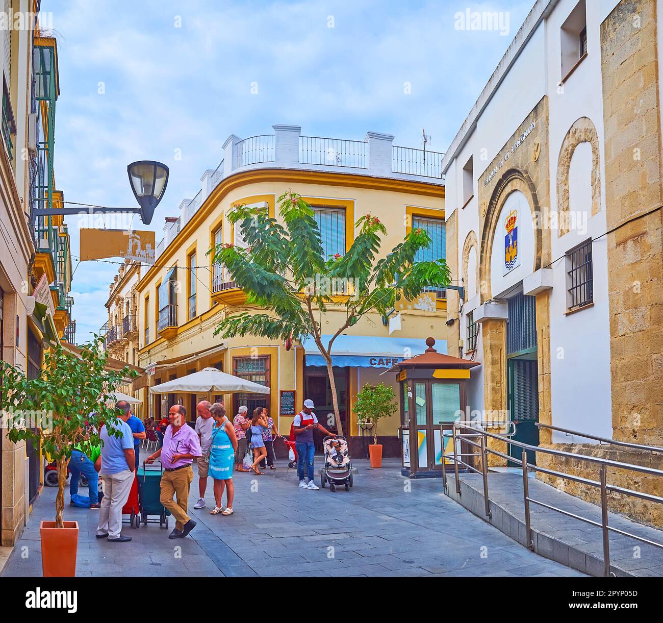 EL PUERTO, SPAIN - SEPT 21, 2019: The crowded Calle Abastos Street with side wall of Abastos Market, stores and small shops, on Sept 21 in El Puerto, Stock Photo