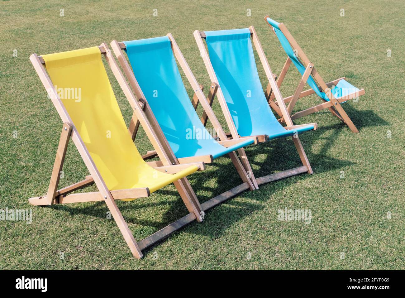Classic British Deckchairs Hi res Stock Photography And Images Alamy classic-british-deckchairs-hi-res-stock-photography-and-images-alamy