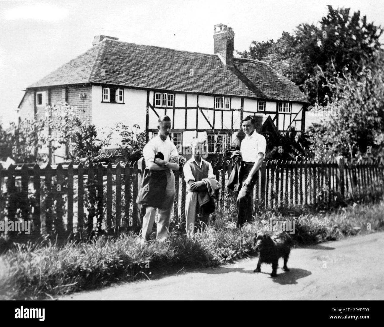english-village-1930s-hi-res-stock-photography-and-images-alamy