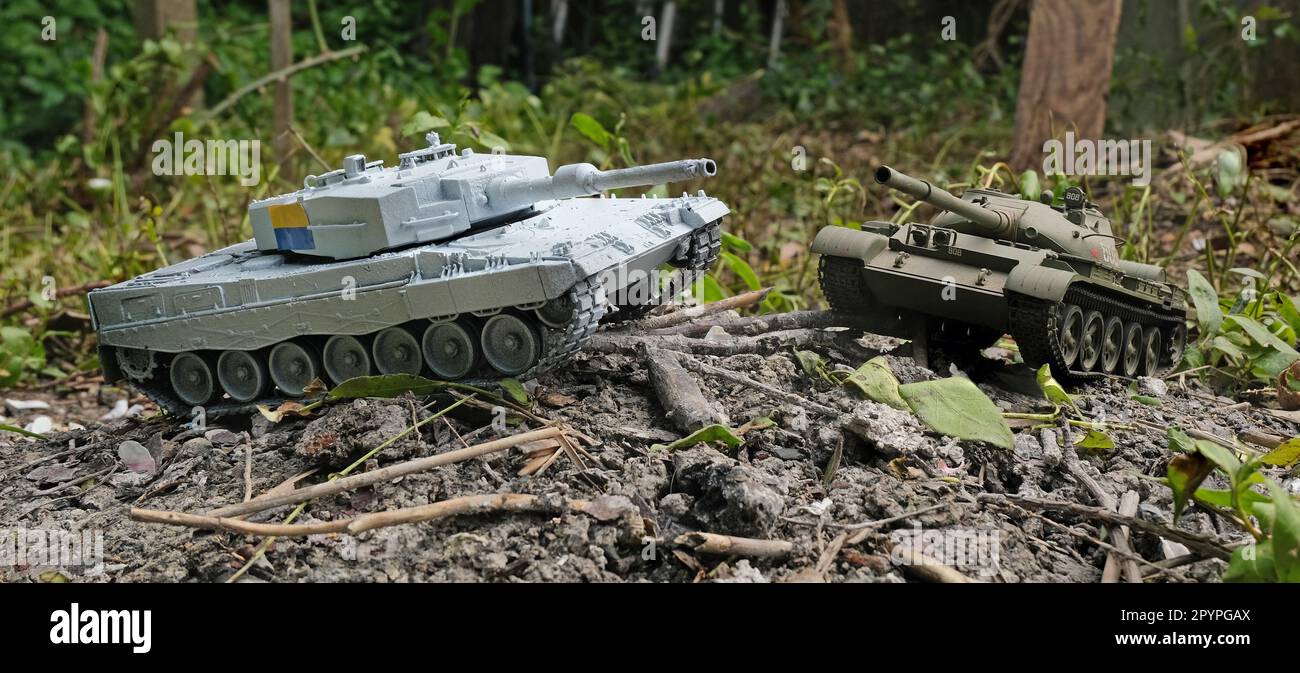Scale models of a German Leopard tank and a Russian T62 tank Stock Photo