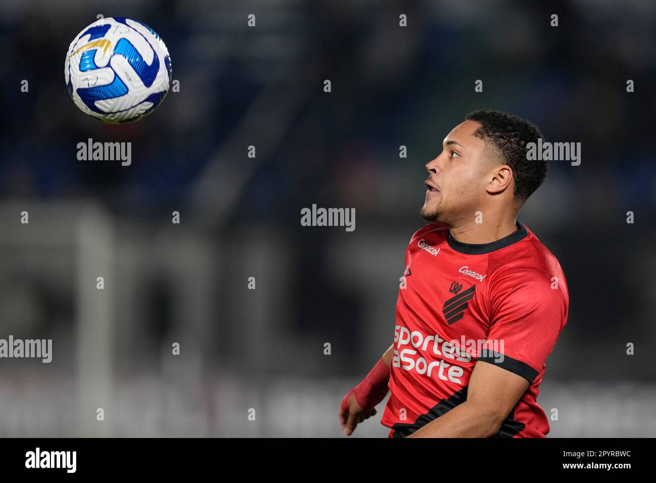 Vitor Roque of Brazil's Athletico Paranaense watches the ball during a Copa Libertadores Group G soccer match against Paraguay's Libertad at Defensores del Chaco stadium in Asuncion, Paraguay, Thursday, May 4, 2023. (AP Photo/Jorge Saenz) Stock Photo