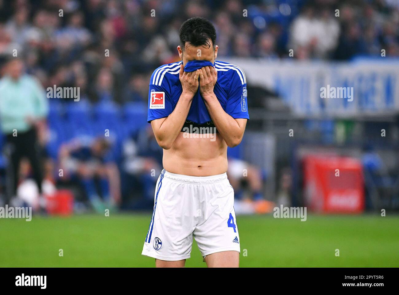 Bundesliga, Veltins Arena, Gelsenkirchen, FC Schalke 04 vs Werder Bremen; Maya Yoshida (S04) disappointed Stock Photo