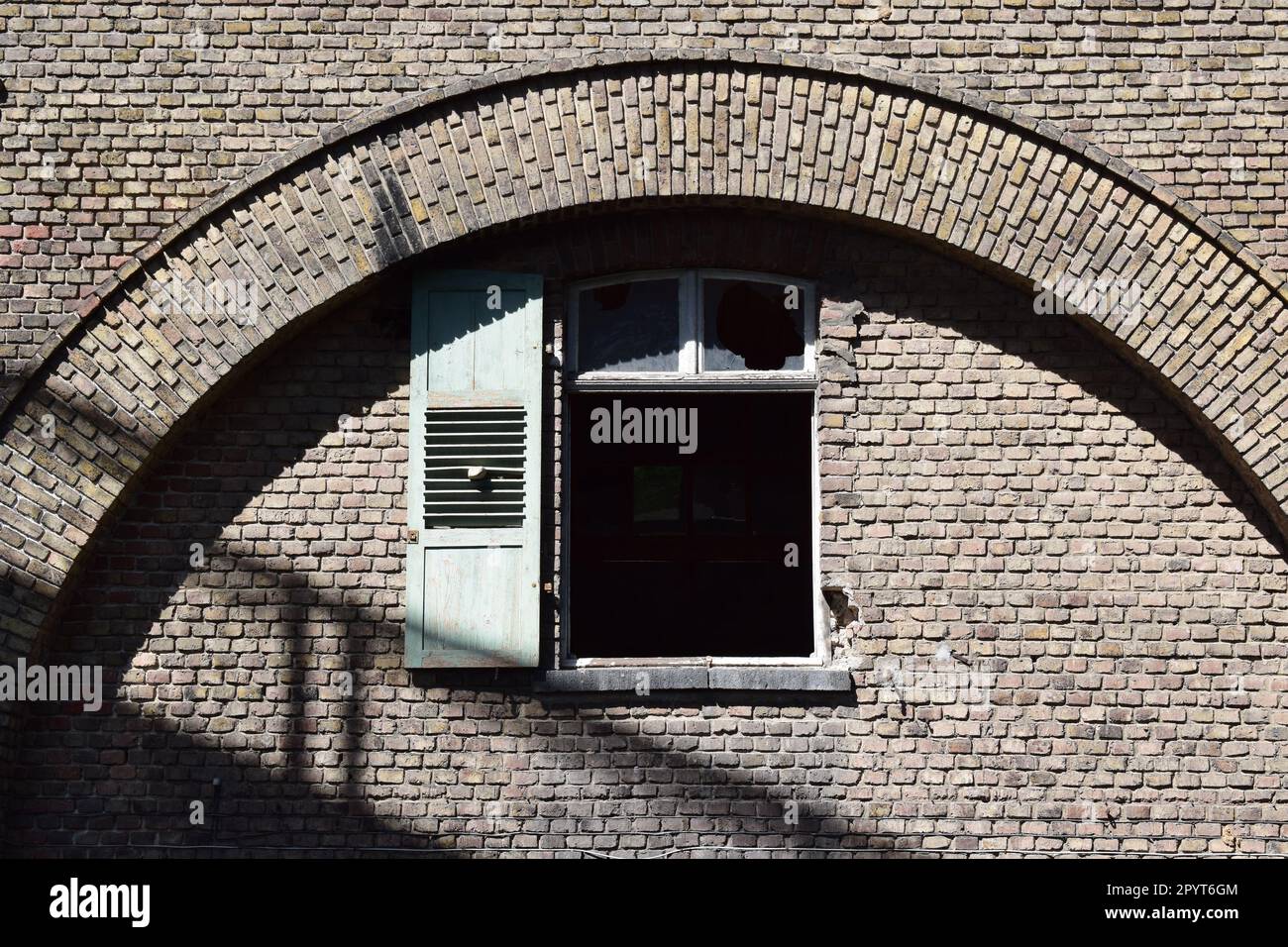 Brick built building hi-res stock photography and images - Alamy