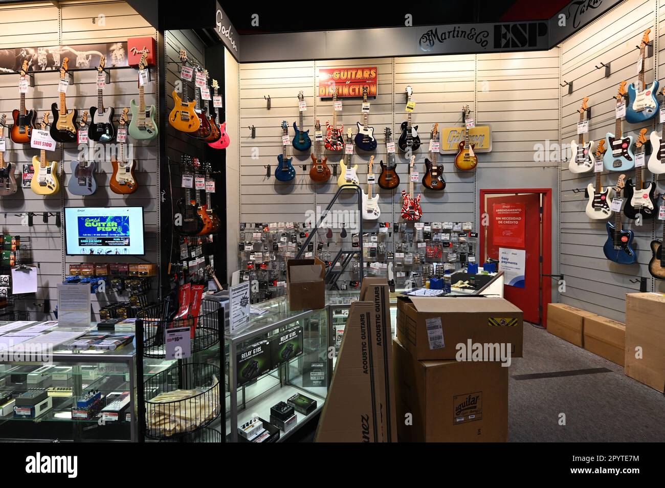 Sam Ash Guitar shop in Las Vegas Stock Photo Alamy