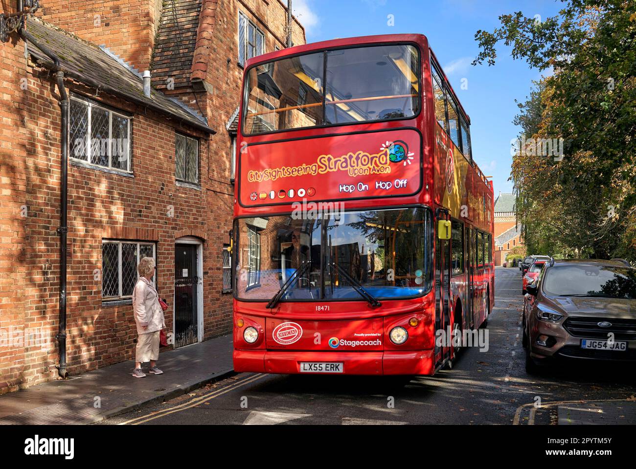 Tourist bus, Stafford-upon-Avon, navigating a narrow street. England