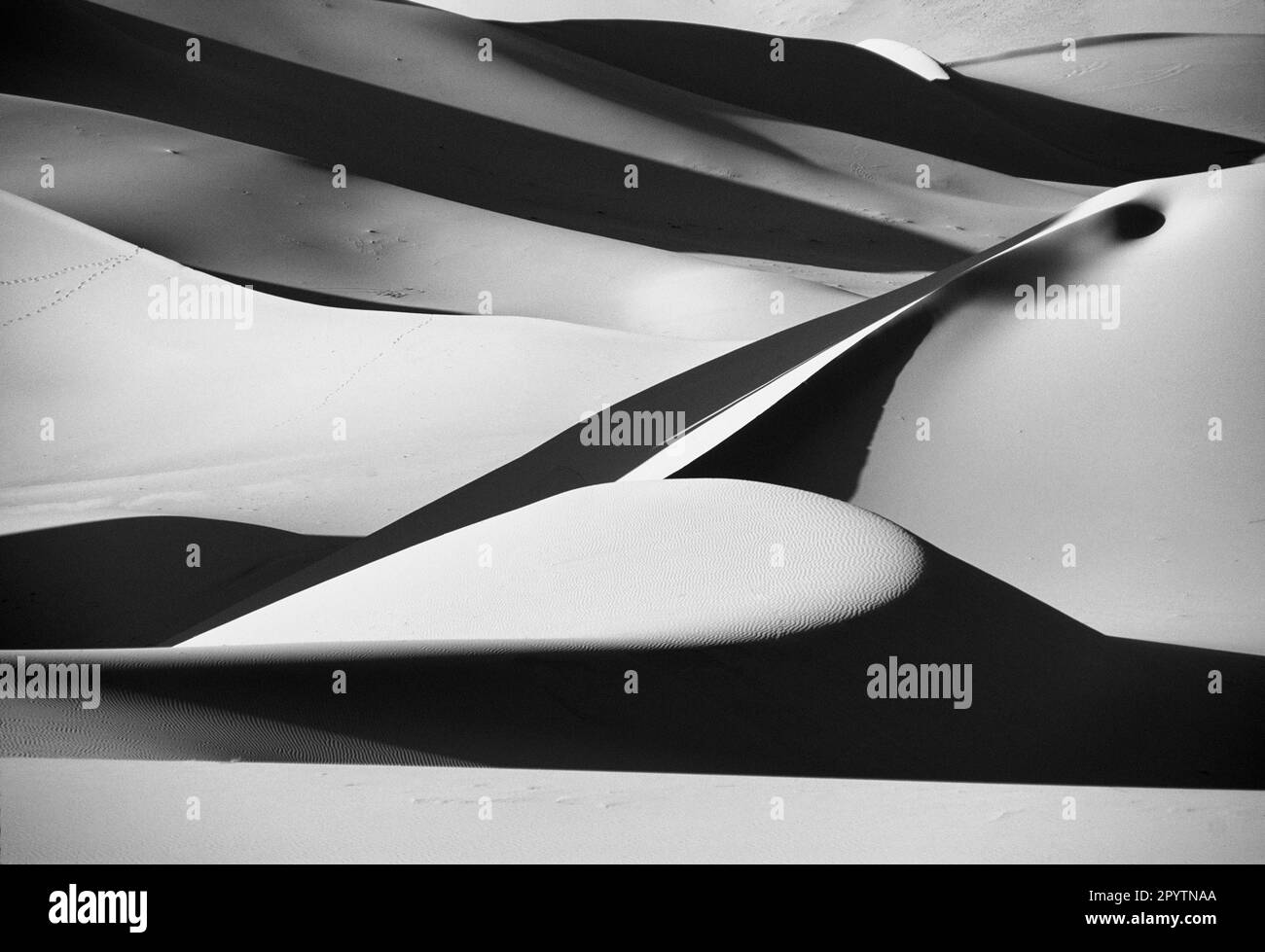 Algeria, near Djanet. Sahara desert. Sand dunes. Black & White Stock